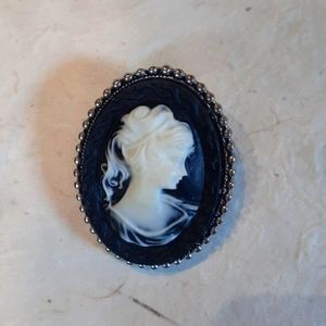 Women's bust silhouette pin